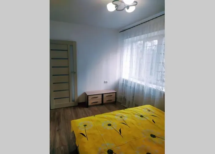 Двокімнатна Квартира Неподалік Центру